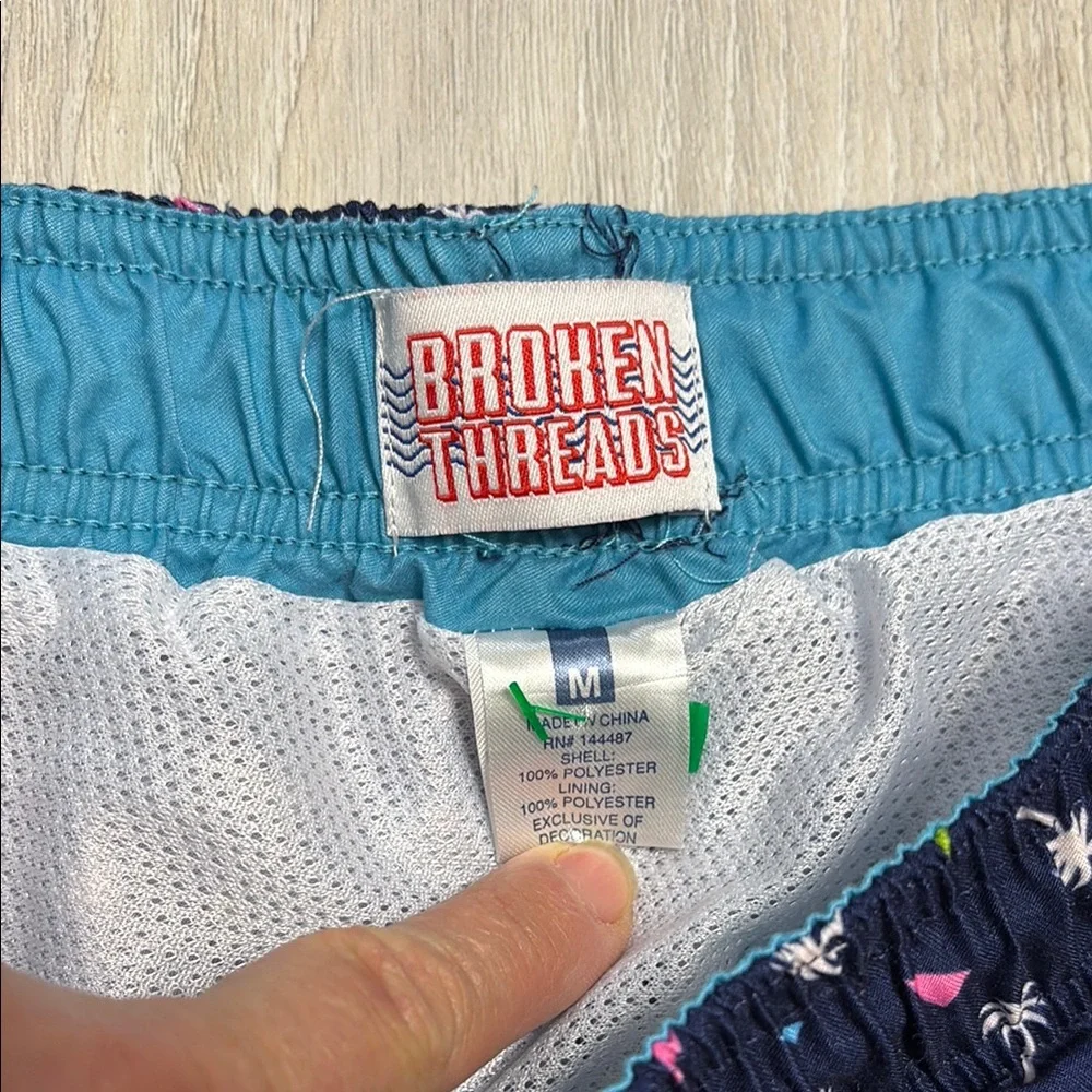 🔥BUNDLESALE Mens M Broken Threads Swim Trunks Quick-Dry